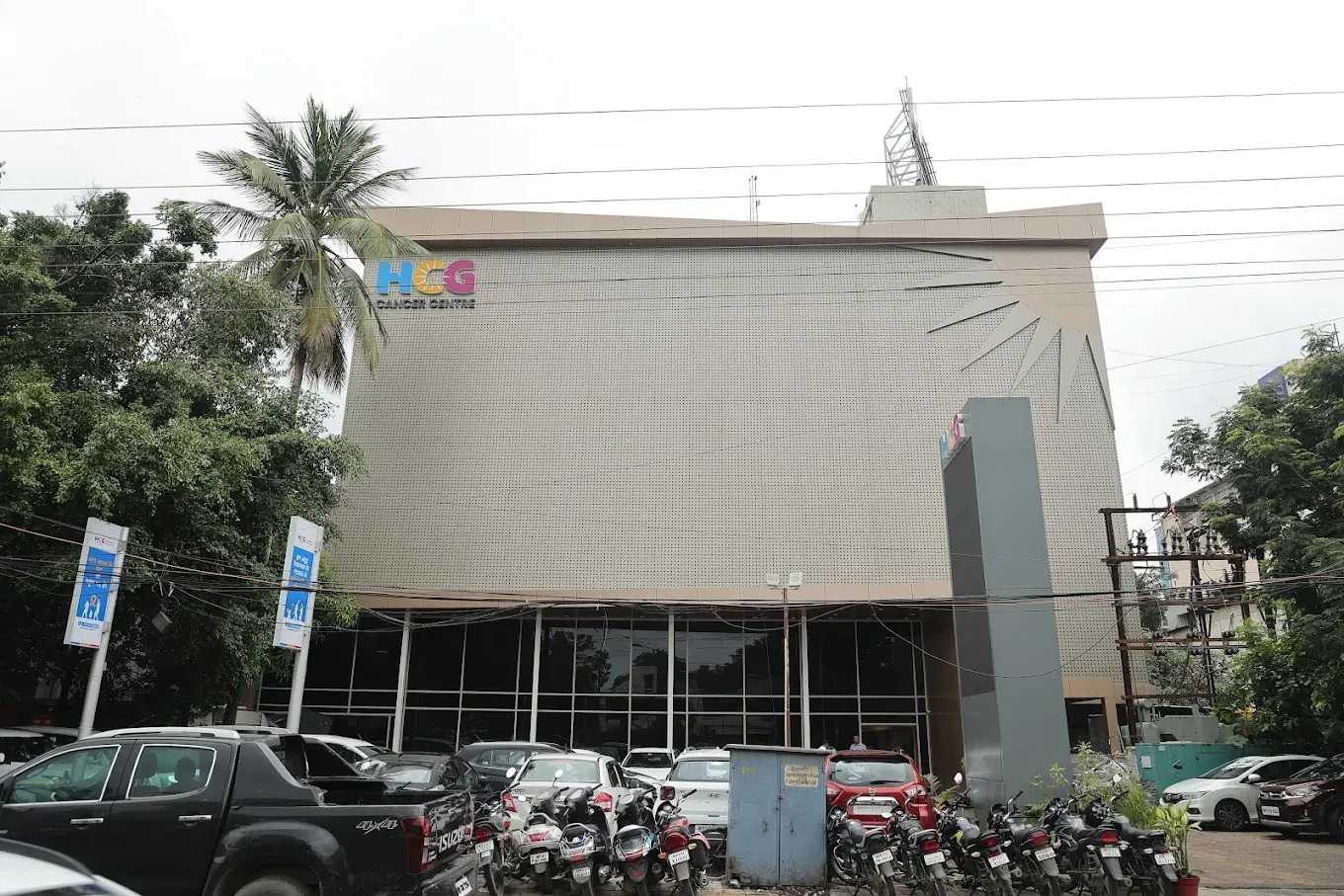 Sampurn Insurance Privilege Card partner network - Apollo Hospital, Medanta, Shalby, HCG, Manipal TruTest, restaurants and shopping partners offering exclusive OPD, IPD and diagnostic discounts in Indore, Dhar and Dhamnod