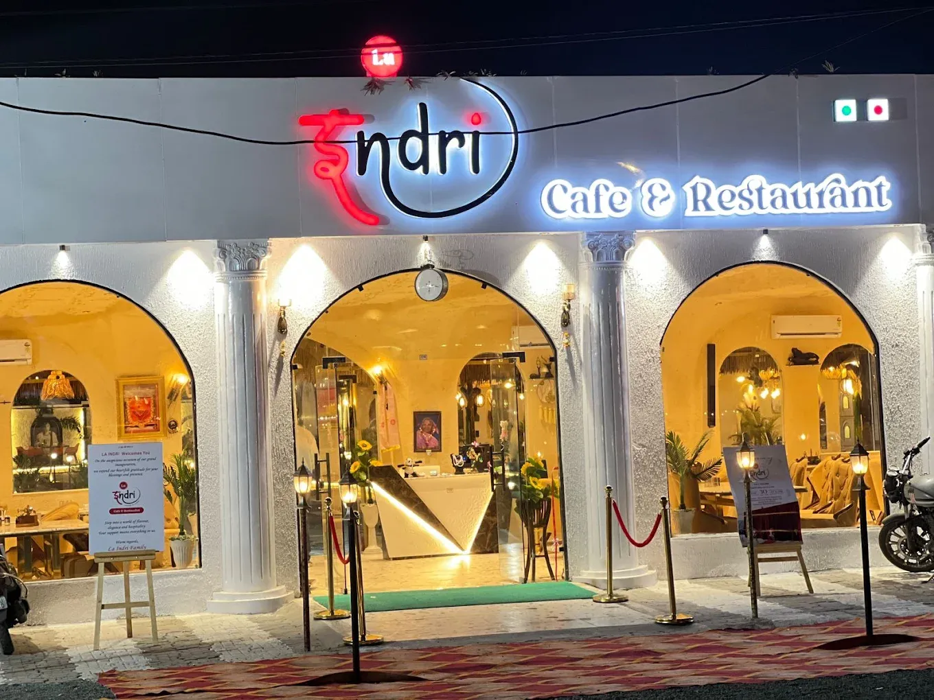 Sampurn Insurance Privilege Card partner network - Apollo Hospital, Medanta, Shalby, HCG, Manipal TruTest, restaurants and shopping partners offering exclusive OPD, IPD and diagnostic discounts in Indore, Dhar and Dhamnod